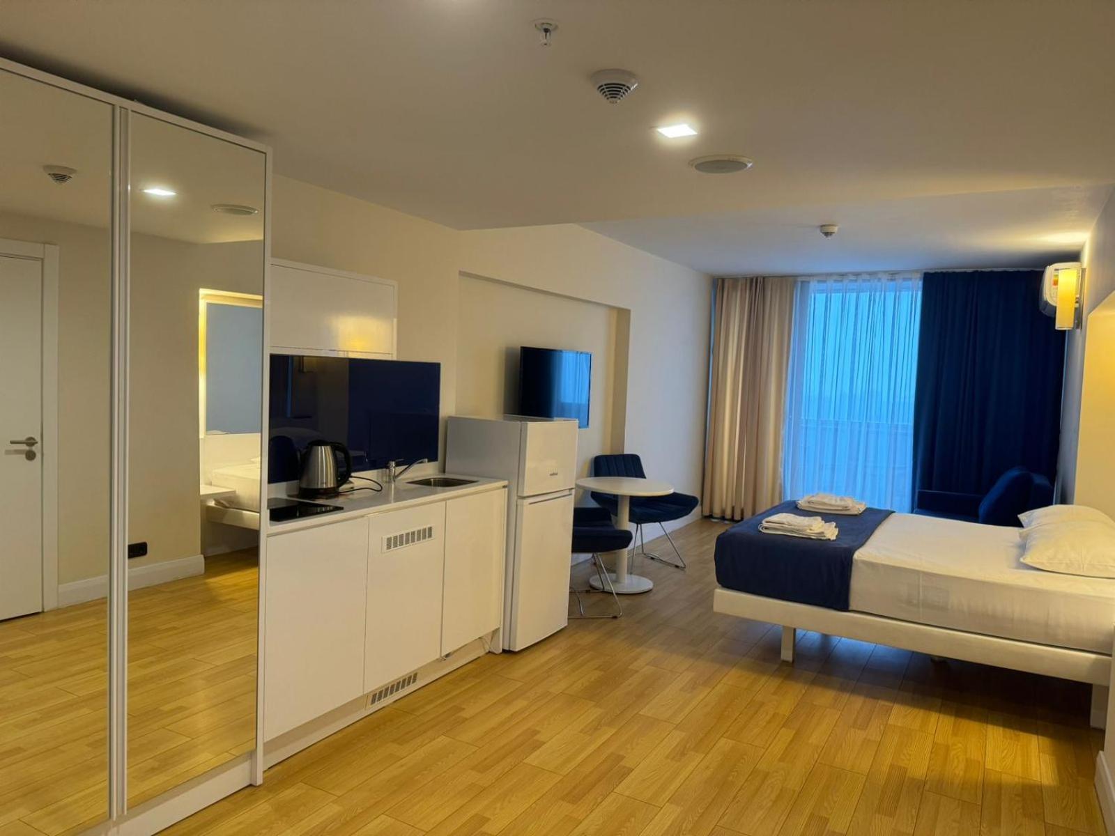 Lux Apart Hotel 555 บาทูมิ ห้อง รูปภาพ